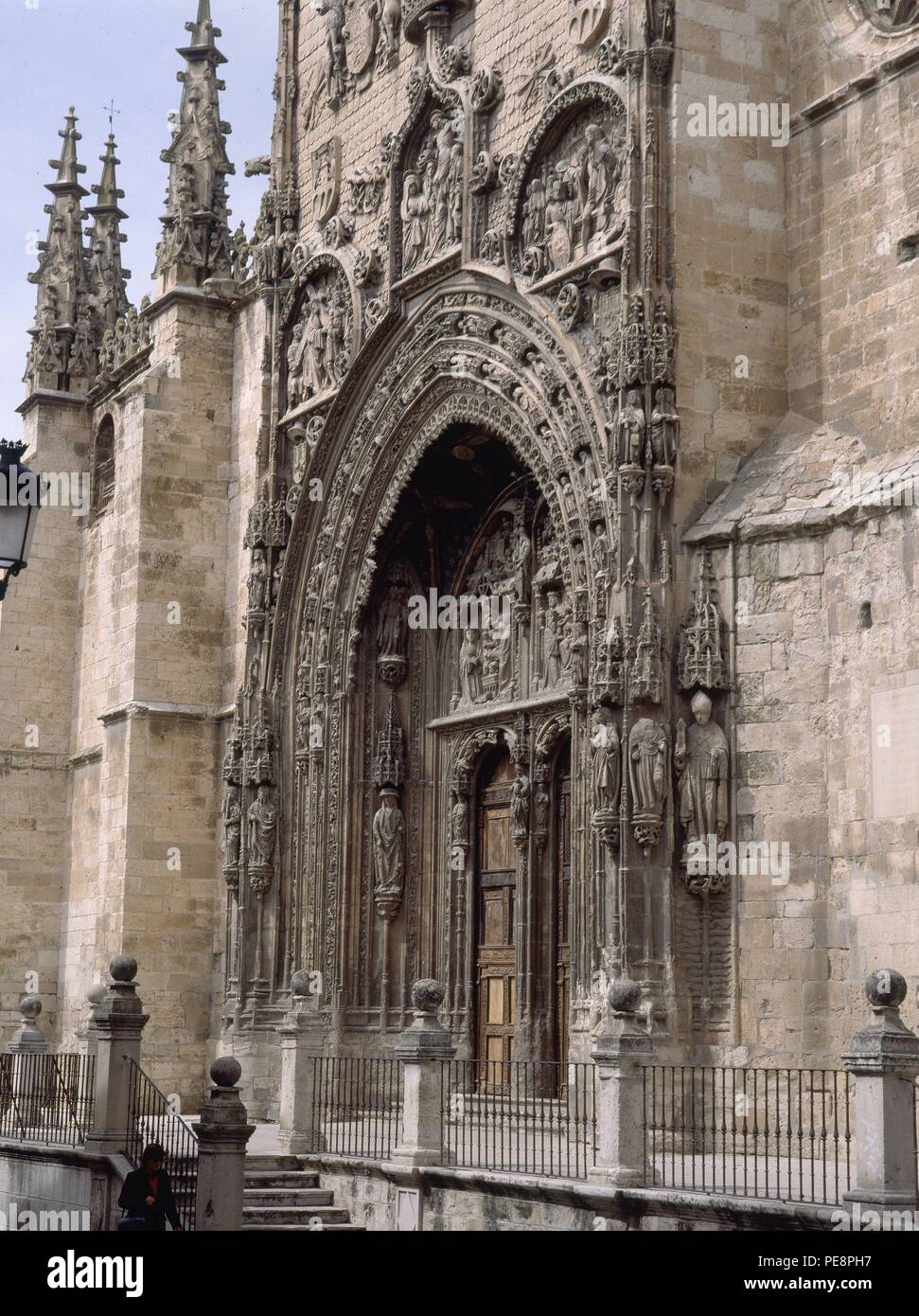 PORTADA PRINCIPAL DE LA COLEGIATA DE SANTA MARIA LA REAL - ARQUITECTURA GOTICA ESTILO REYES CATOLICOS - SIGLO XV. Auteur : Simón de Colonia (ch. 1451-1511). Emplacement : COLEGIATA DE SANTA MARIA LA REAL, Aranda de Duero, Burgos, Espagne. Banque D'Images