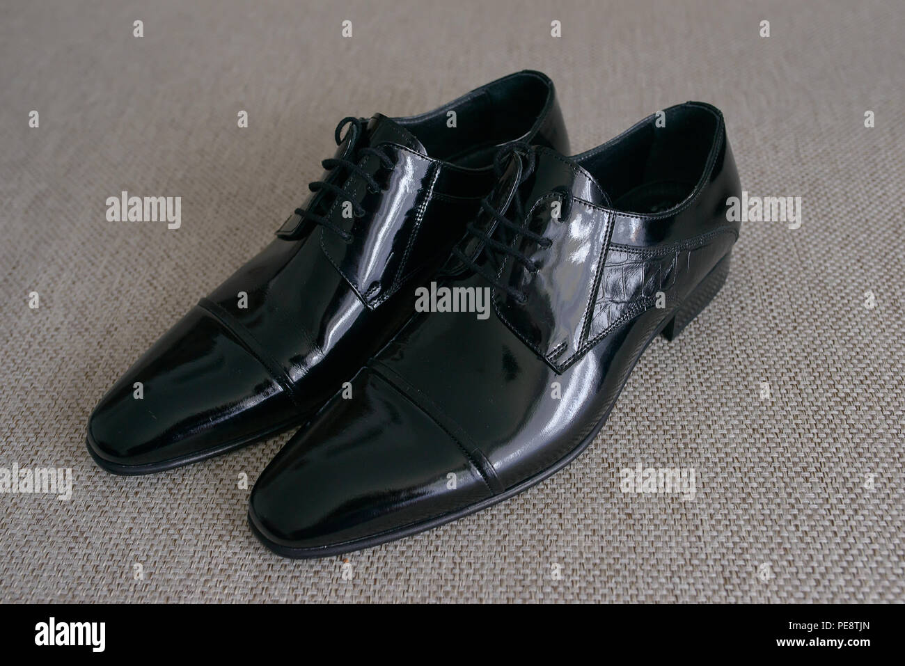 Classic, cap toe Oxford Chaussures hommes en cuir de brevet, pour revenir à égalité et cravate blanche tenue de soirée ou pour les costumes et l'usure d'affaires Banque D'Images