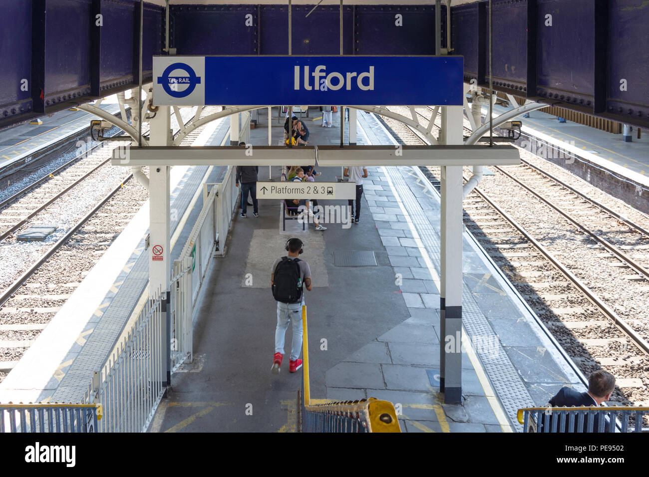 La gare d'Ilford TFL, plate-forme Cranbrook Road, Ilford, Département de Redbridge, Greater London, Angleterre, Royaume-Uni Banque D'Images