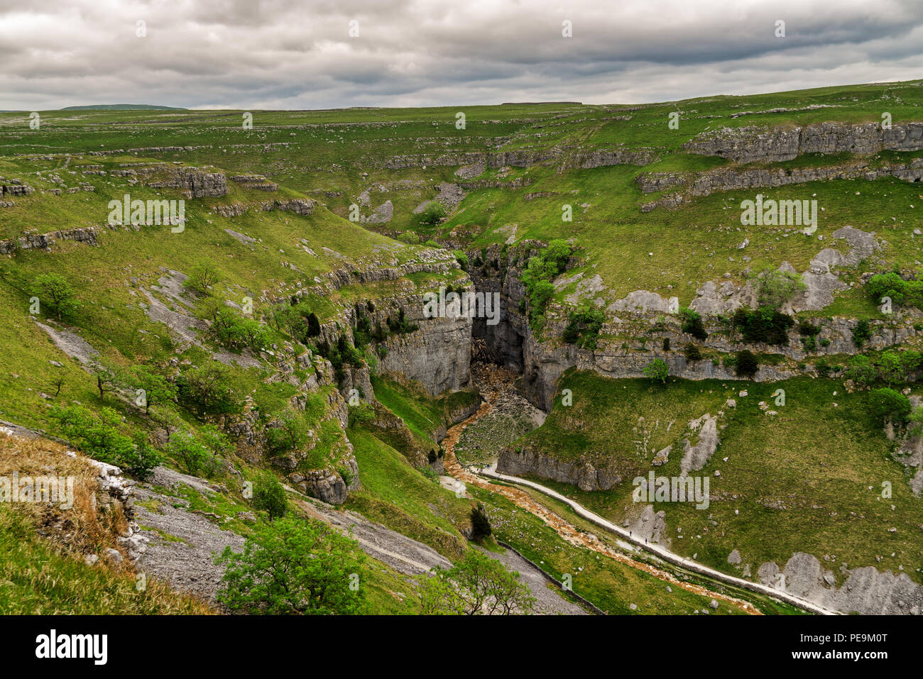 Gordale Scar, une gorge de calcaire près de Malham. Banque D'Images