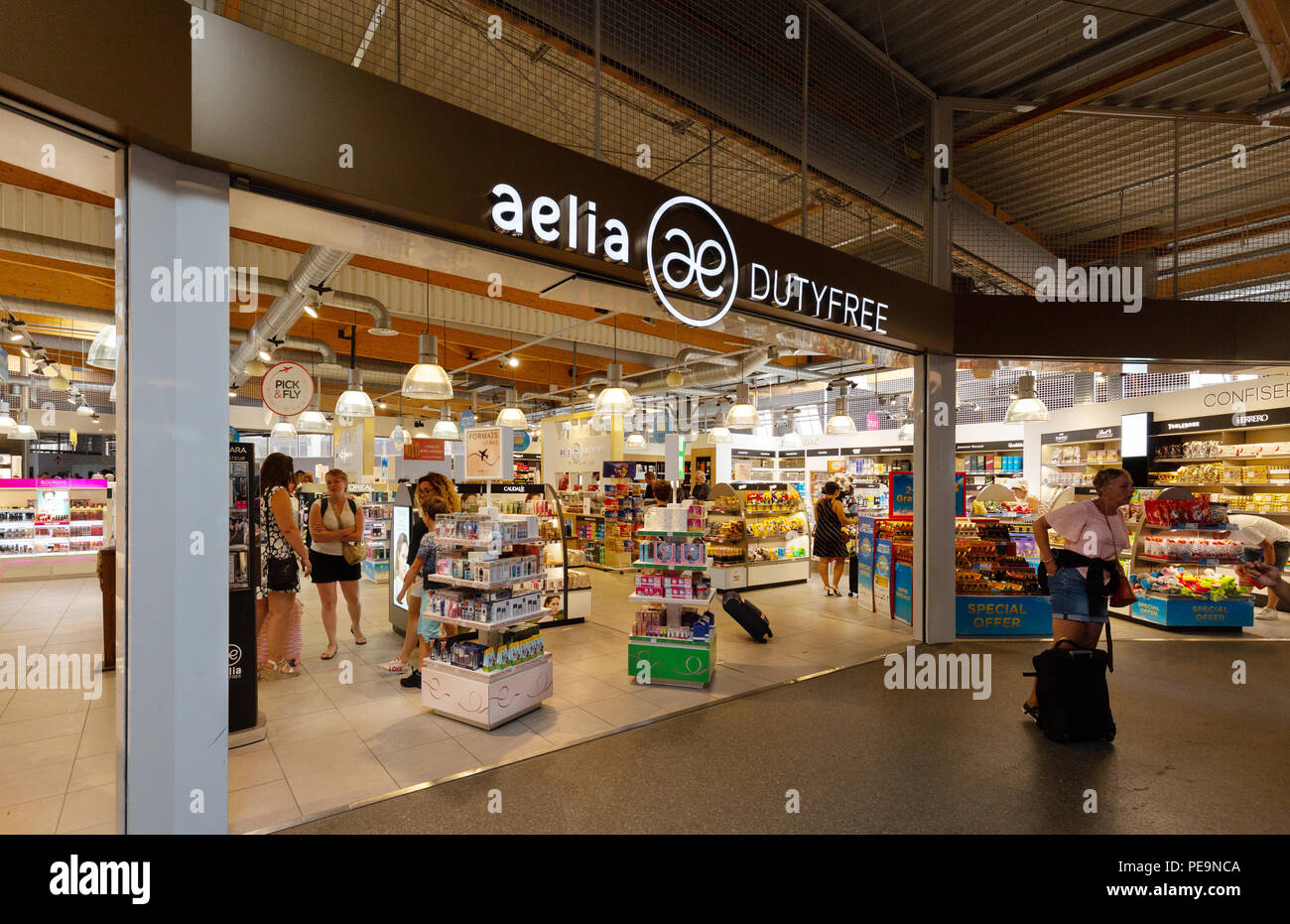 La boutique hors taxes, à l'aéroport de Bordeaux Mérignac, Bordeaux, France, Europe Banque D'Images