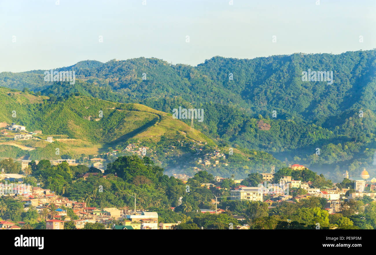 Vue sur les maisons sur la montagne en île de Cebu, Philippines Banque D'Images