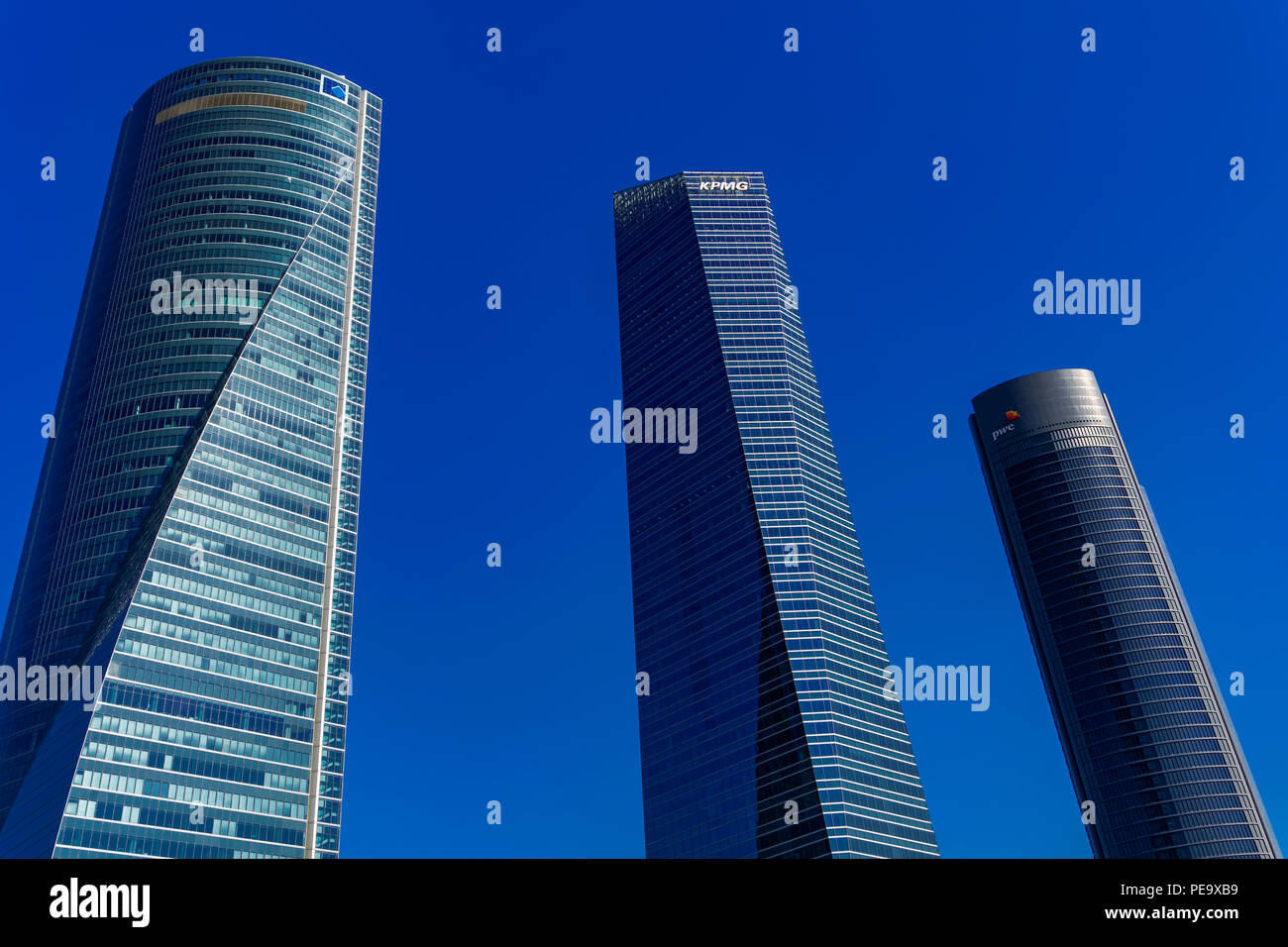 Madrid, Espagne Cuatro Torres (CTBA) gratte-ciel. Quatre tours Business Area dans le Paseo de la Castellana district. Banque D'Images