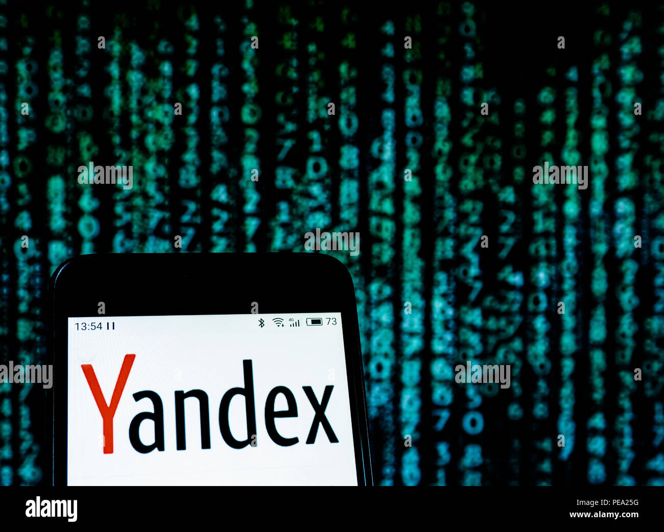 Logo Yandex vu affichée sur téléphone intelligent. Dans le cadre de l'introduction le 22 août de nouvelles sanctions contre la Russie dans le cas d'Skripal, actions inscrites dans la liste des entreprises a fortement baissé. Banque D'Images