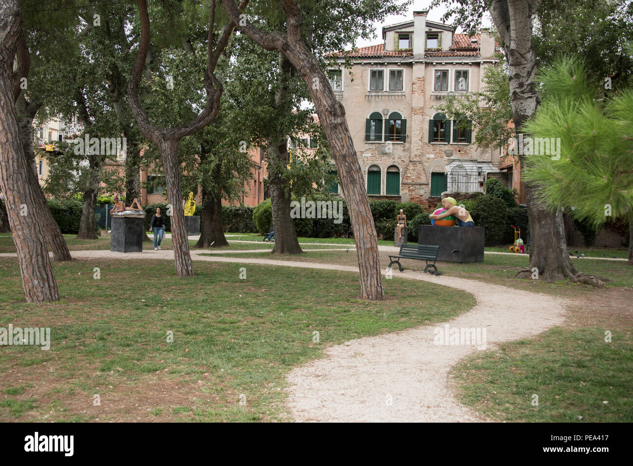 Exposition en plein air Biennale de Venise à Venise, 2017 mettant en vedette le travail de Carole Feuerman à Giardini della Marinaressa, Riva dei Sette Martiri, Venise Banque D'Images