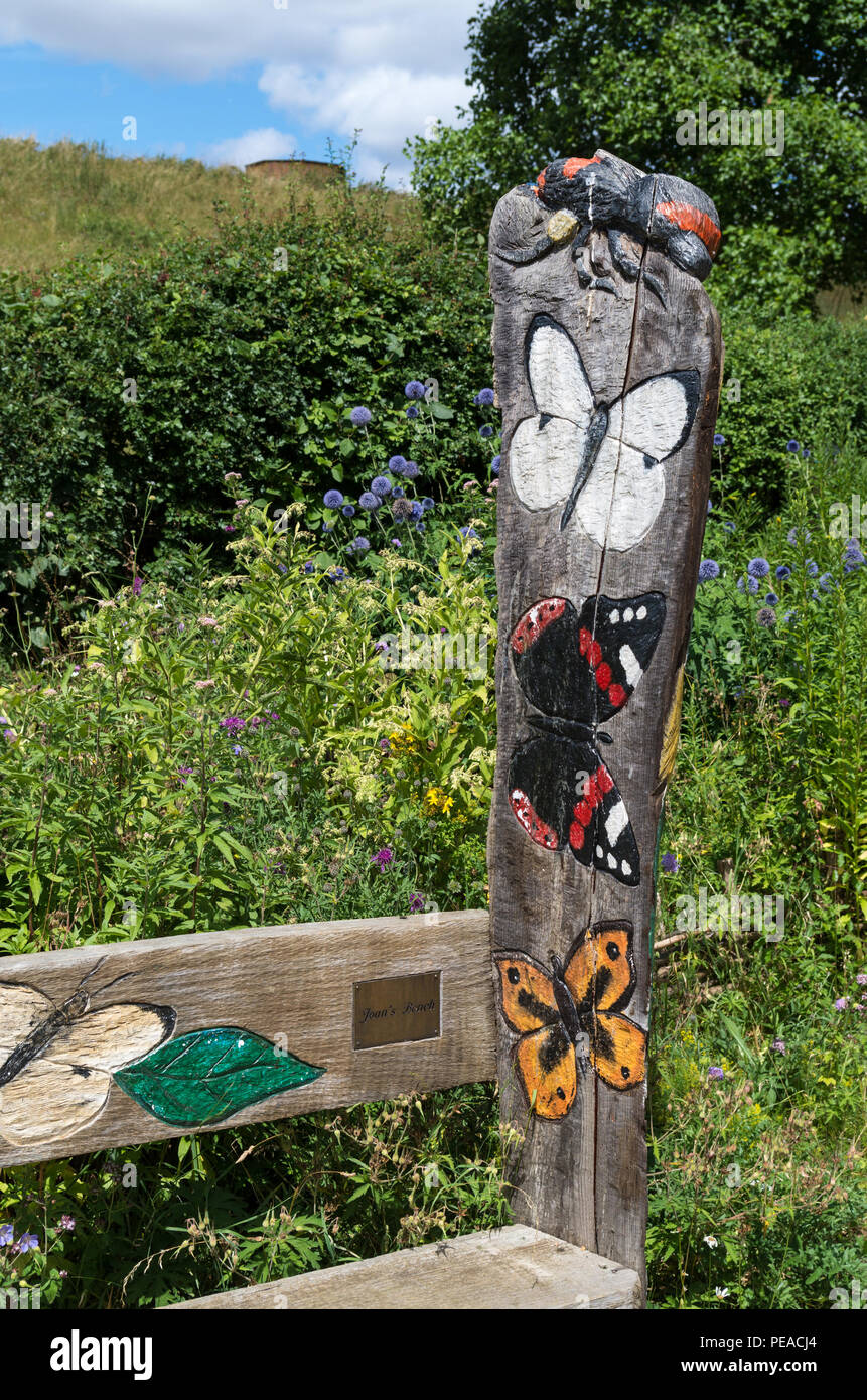 Panneau en bois peint avec des répliques des papillons, le Jardin des Papillons, Sywell Northamptonshire, Country Park, Royaume-Uni Banque D'Images