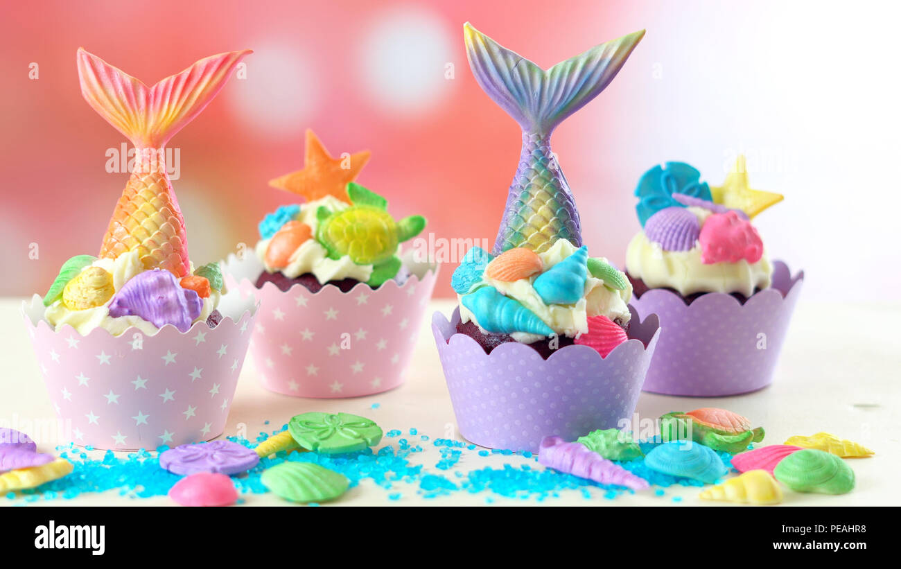 Theme Mermaid Cupcakes Avec Paillettes Colorees Tails Coquillages Et Animaux Marins Toppers Pour Enfants Des Ados De La Nouveaute Et De Celebrations D Anniversaire Du Parti Photo Stock Alamy Theme Mermaid Cupcakes Avec Paillettes Colorees Tails Coquillages Et Animaux Marins Toppers Pour Enfants Des Ados De La Nouveaute Et De Celebrations D Anniversaire Du Parti Photo Stock Alamy