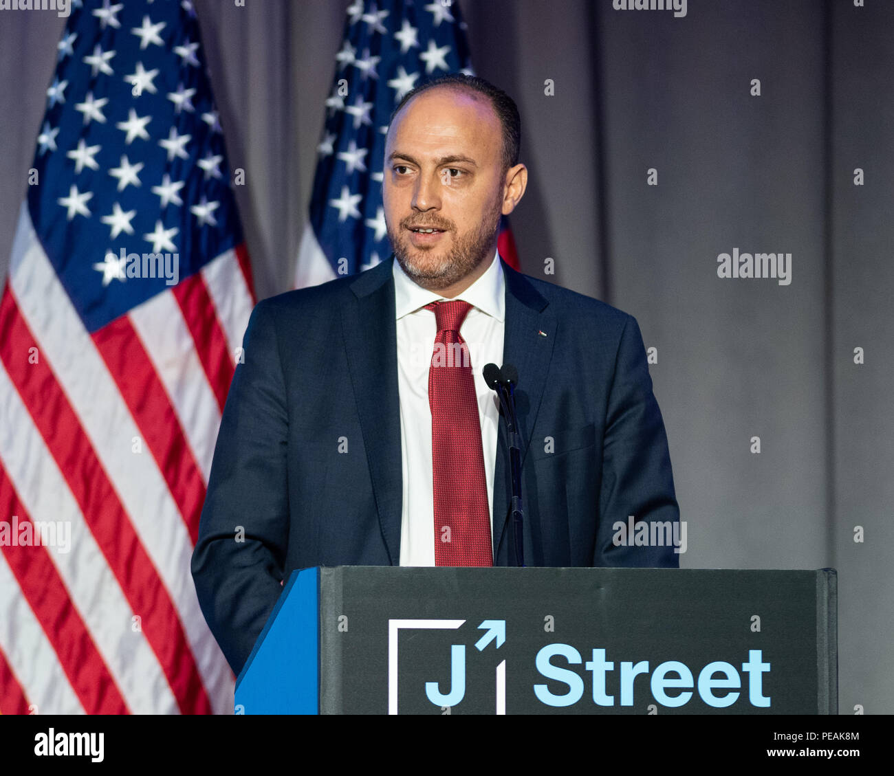 L'ambassadeur M. Husam Zomlot, représentant en chef de la délégation palestinienne aux États-Unis, s'exprimant lors de la conférence nationale à la rue J Banque D'Images