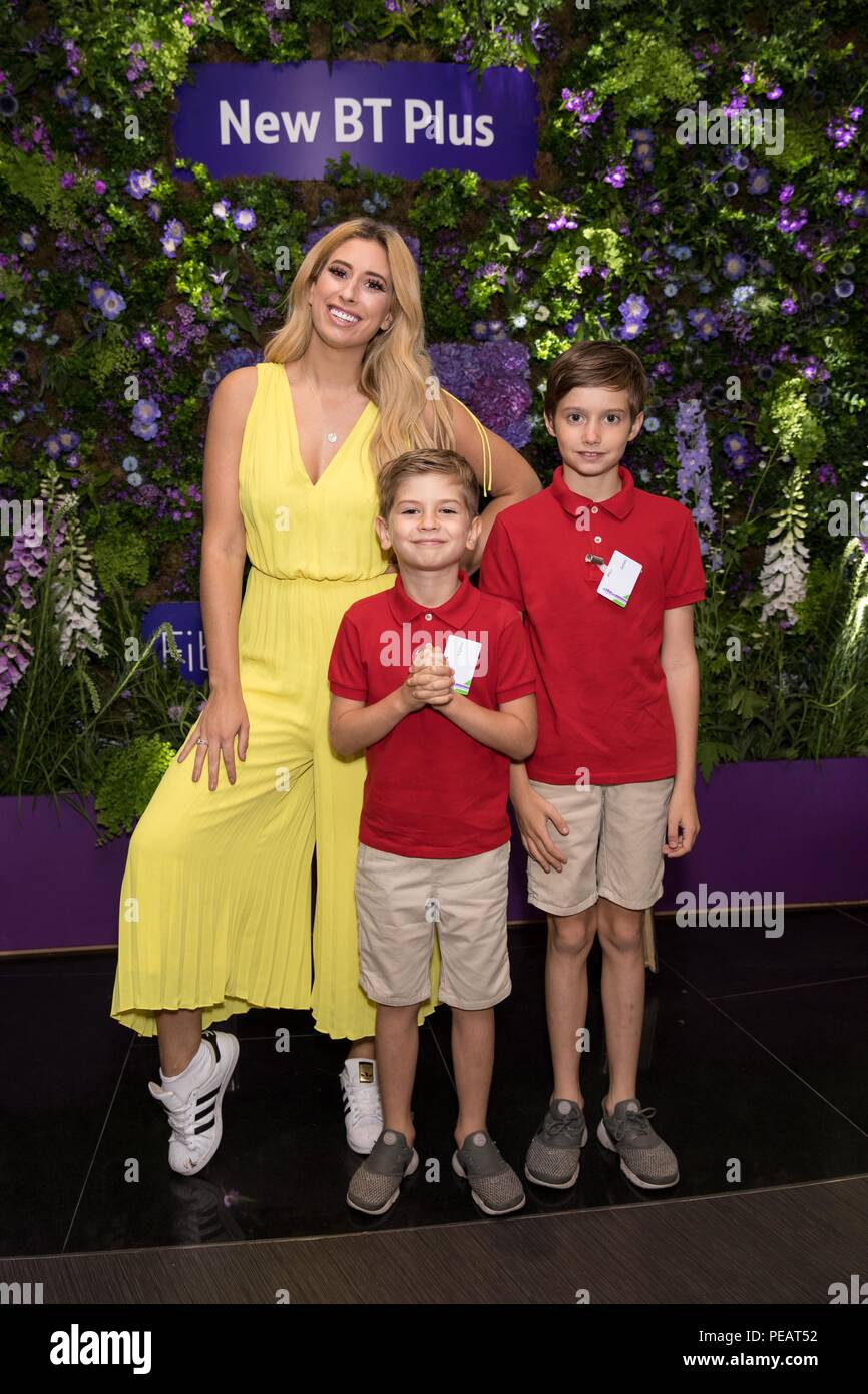 Les célébrités arrivent à la BT Tower pour la BT et grande soirée de lancement à l'intérieur comprend : Stacey Solomon, Zachary Solomon, Leighton Barham Où : London, Royaume-Uni Quand : 13 Oct 2018 Crédit : Tom Nicholson//WENN.com PinPep Banque D'Images