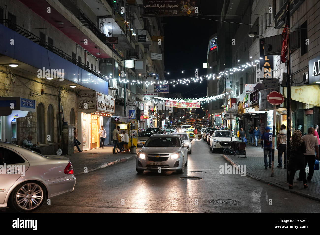 Une vue sur la rue de Ramallah en Palestine. À partir d'une série de photos de voyage prises à Jérusalem et dans les environs. Date de la photo : le mardi 31 juillet 2018. Photo : Banque D'Images