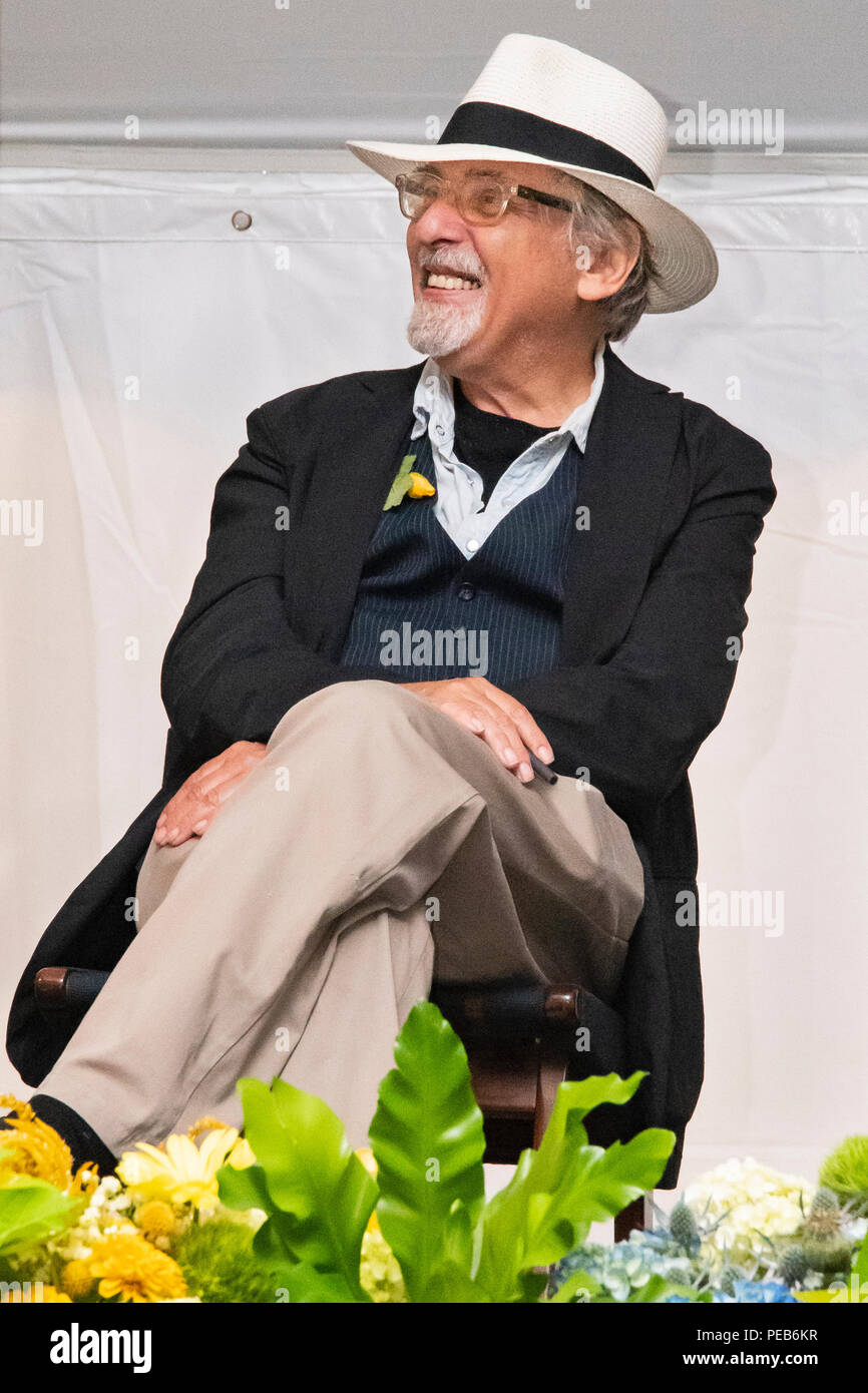 Peterborough, NH (US). 12 avril, 2018. Romancier graphique et dessinateur Art Spiegelman, la MacDowell Colony's 2018 récipiendaire de la Médaille Edward MacDowell, réagit à un commentaire du président au cours de la cérémonie de remise des prix à la MacDowell Colony, à Peterborough, NH (US). Spiegelman, auteur du roman graphique Prix Pulitzer 'Maus', a reçu le prix "pour ses contributions à l'art de la bande dessinée et la culture américaine". Mike/Plotczyk Alamy Live News Banque D'Images