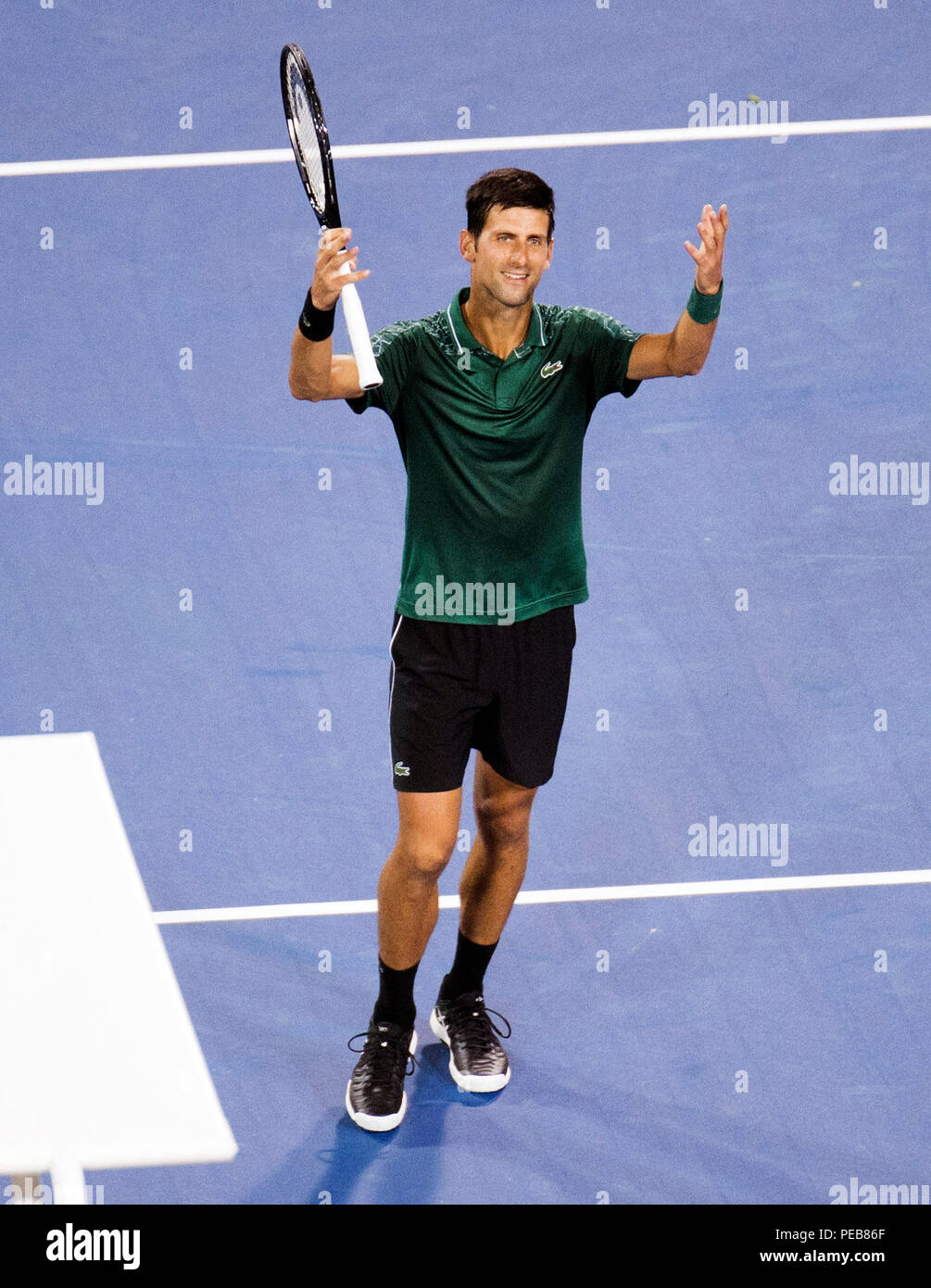Mason, Ohio, USA. 13 août 2018 : Novak Djokovic (SRB) célèbre sa victoire sur Steve Johnson (USA) correspondent à la région du sud-ouest de l'ouvrir à Brent Clark/Alamy Live News Banque D'Images