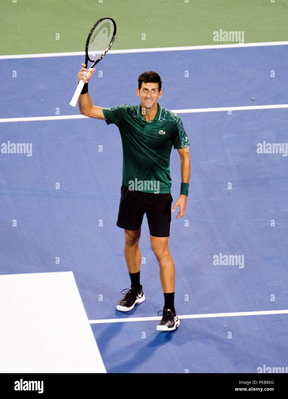 Mason, Ohio, USA. 13 août 2018 : Novak Djokovic (SRB) célèbre sa victoire sur Steve Johnson (USA) correspondent à la région du sud-ouest de l'ouvrir à Brent Clark/Alamy Live News Banque D'Images