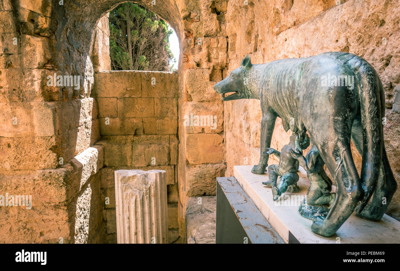 Loup Capitolin à Tarragone, Espagne. Une partie de l'Ensemble archéologique de Tarraco, déclaré site du patrimoine mondial de l'UNESCO ref 875 Banque D'Images