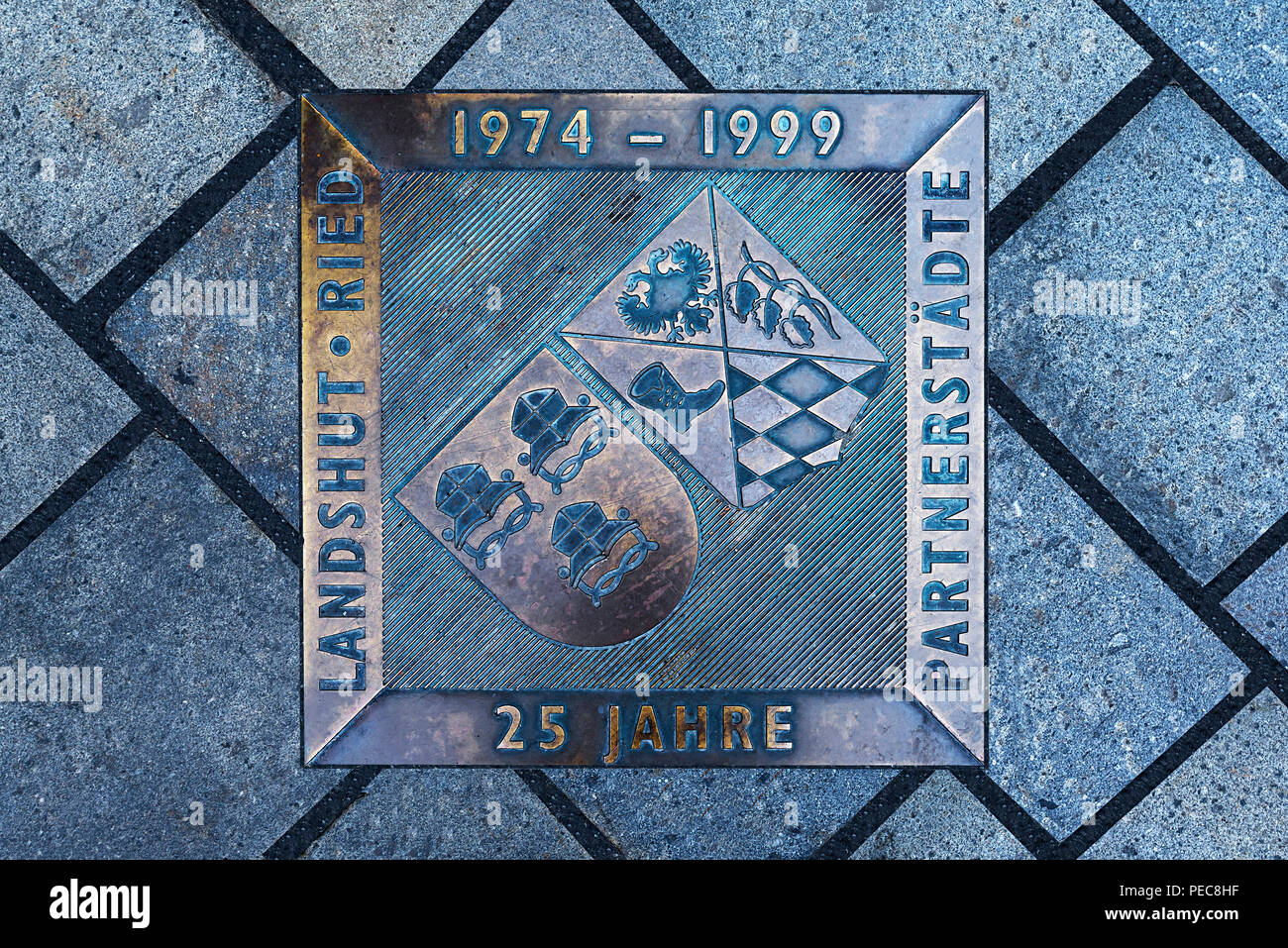 Plaque de base pour le partenariat entre Landshut, Niederbayern et Ried, Haute-Autriche, Landshut, Basse-Bavière, Allemagne Banque D'Images