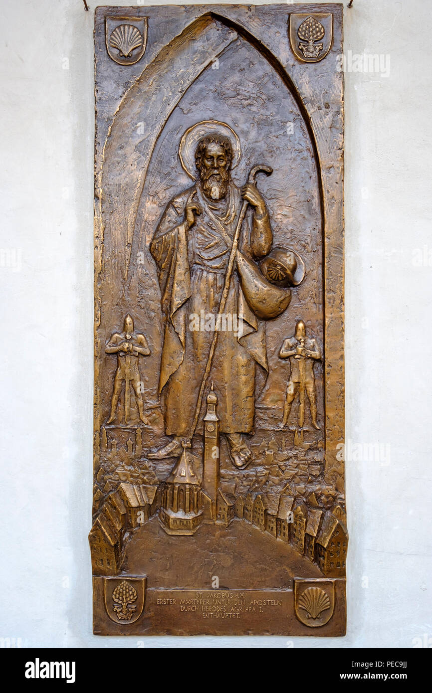 L'allégement de bronze avec Saint James, St James's Church, le Chemin de Saint-Jacques, Jakobervorstadt, Augsburg, souabe, Bavière, Allemagne Banque D'Images
