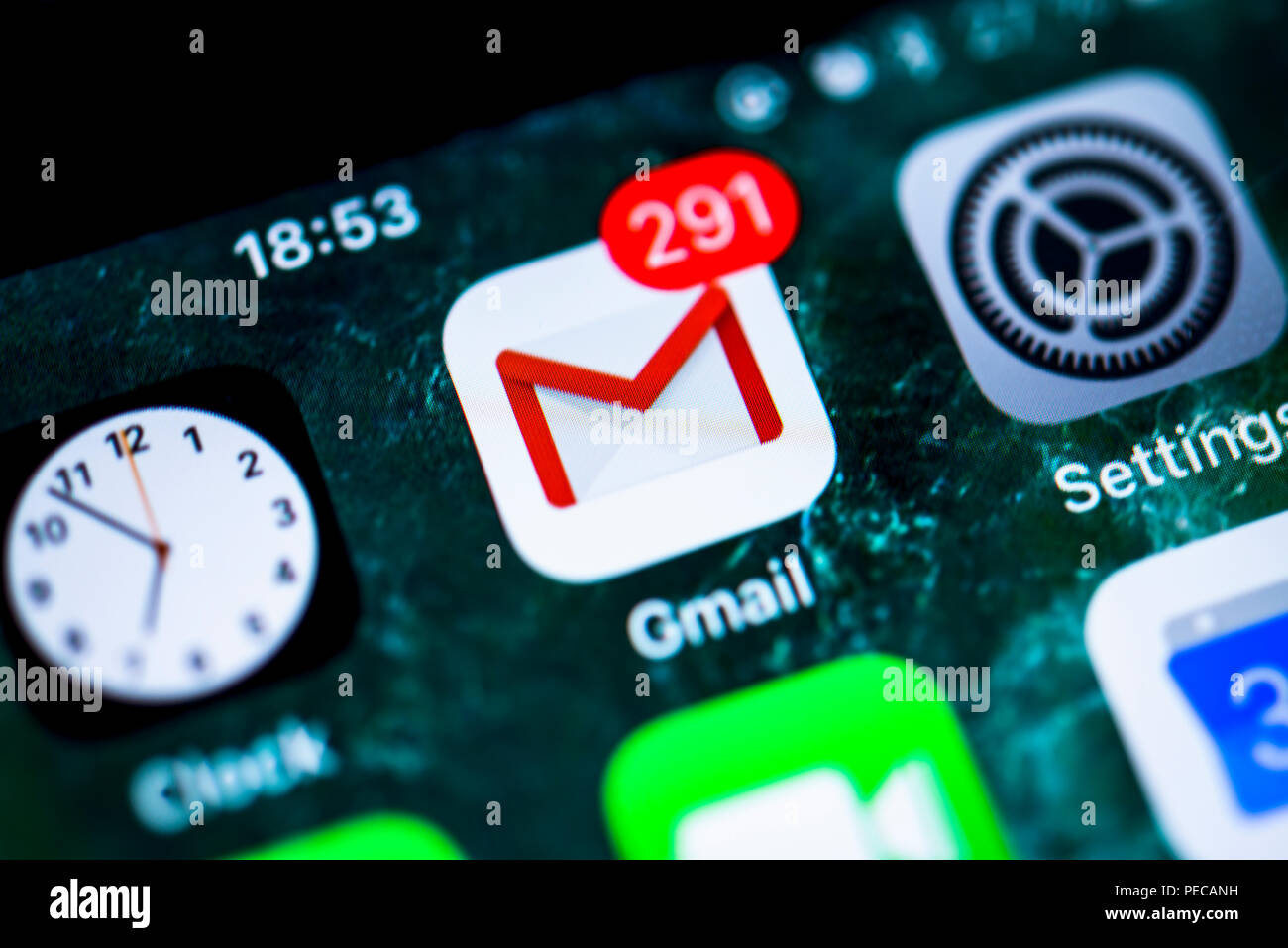 Google Gmail, service de messagerie, icône de l'application sur l'iPhone, iOS, l'écran du smartphone, écran, close-up, détail, Allemagne Banque D'Images