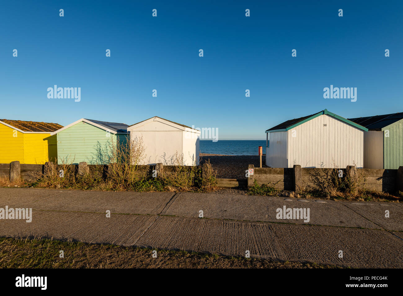 Autopiqueur sud est une plage de galets entre Shoreham-by-Sea et Worthing Banque D'Images