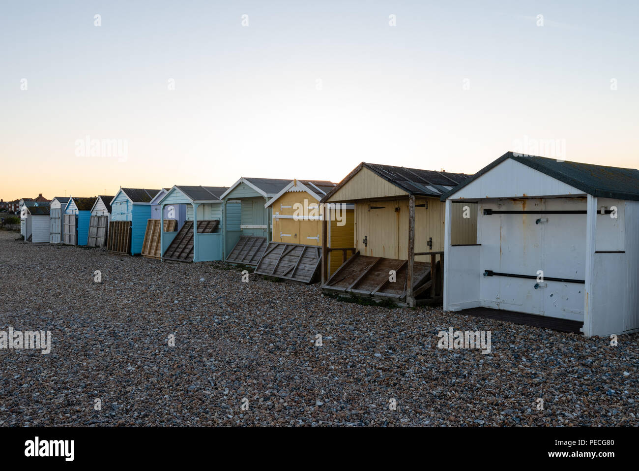 Autopiqueur sud est une plage de galets entre Shoreham-by-Sea et Worthing Banque D'Images