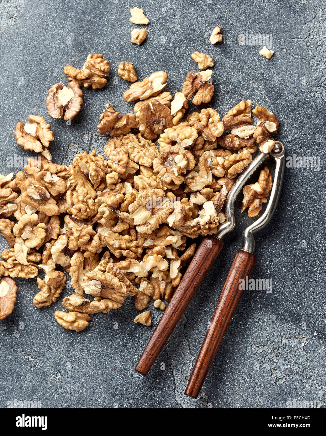 Les cerneaux de noix et noisette. Vue d'en haut. Banque D'Images