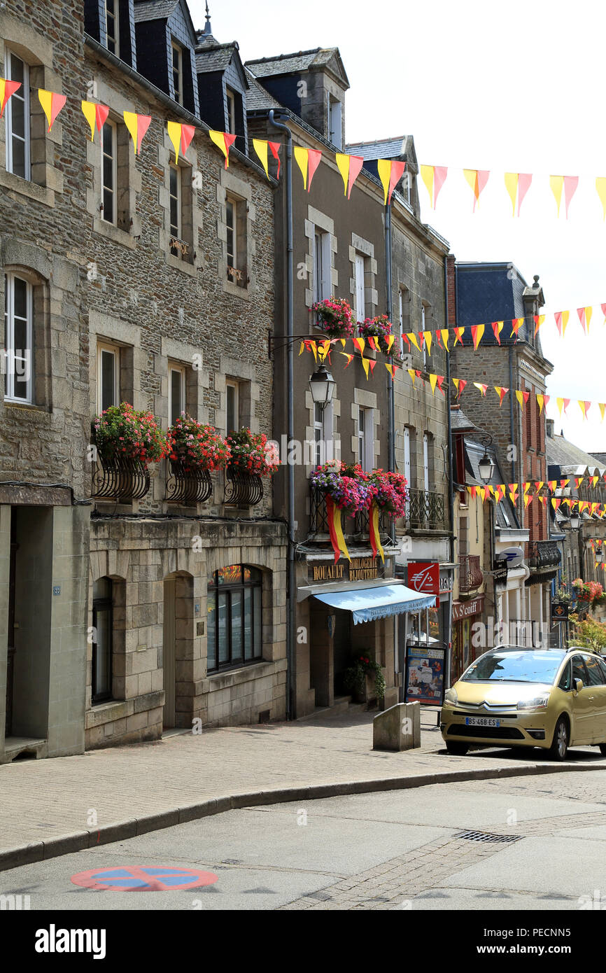 Vue vers le bas Rue Olivier de Clisson, Josselin, Morbihan, Bretagne, France Banque D'Images Vue vers le bas Rue Olivier de Clisson, Josselin, Morbihan, Bretagne, France Banque D'Images