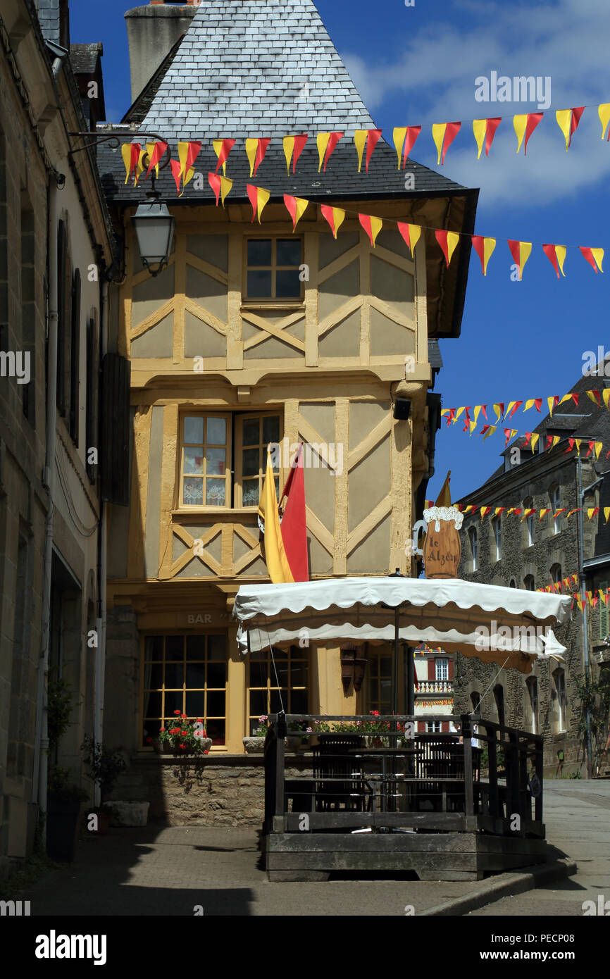 Bâtiment à colombages dans la rue Olivier de Clisson, Josselin, Morbihan, Bretagne, France Banque D'Images Bâtiment à colombages dans la rue Olivier de Clisson, Josselin, Morbihan, Bretagne, France Banque D'Images