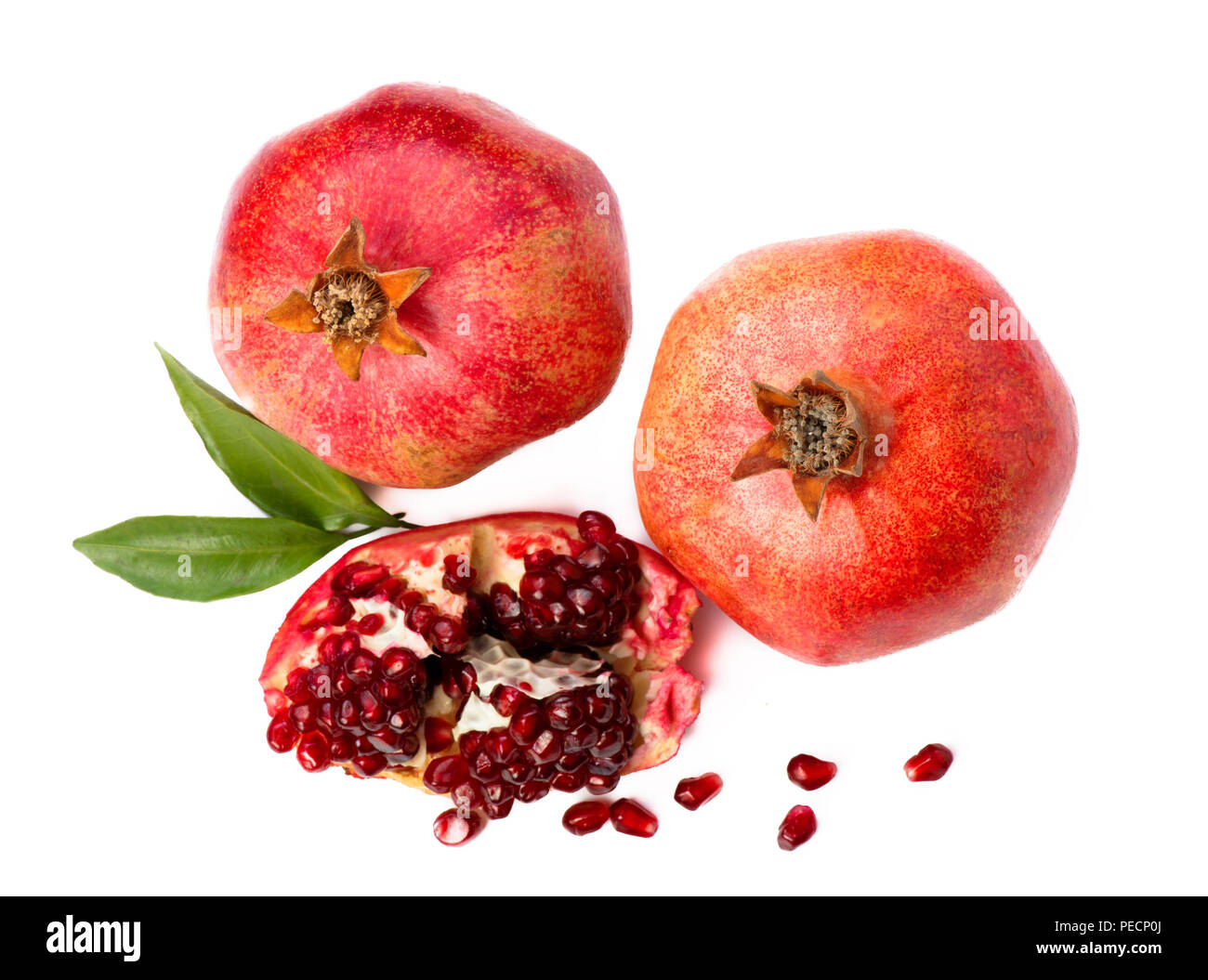 Pomegranate fruit isolé sur fond blanc. Tranche. Vue d'en haut. Banque D'Images
