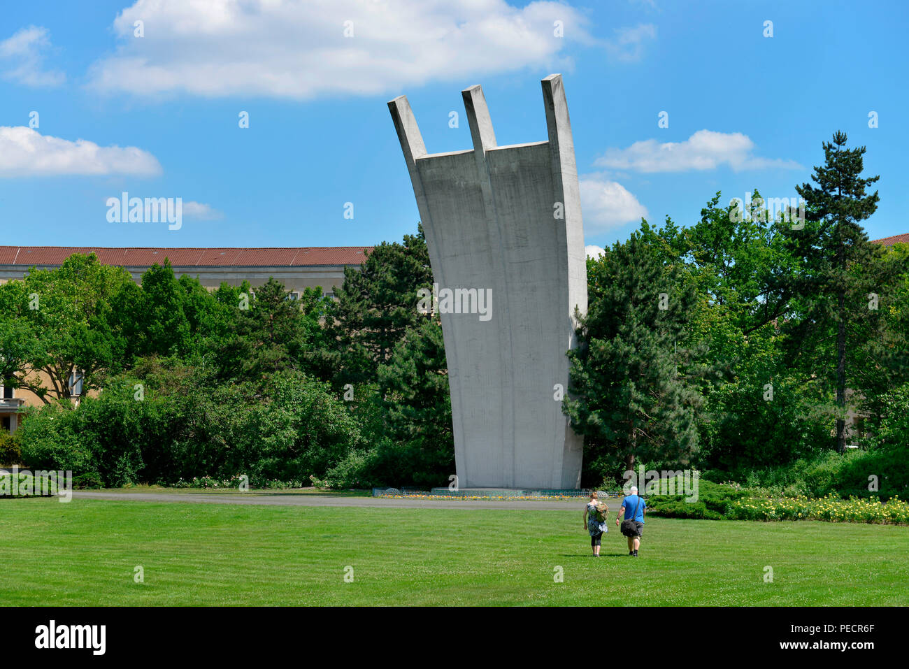 Luftbrueckendenkmal, Platz der Luftbruecke puis, Tempelhof, Berlin, Deutschland Banque D'Images