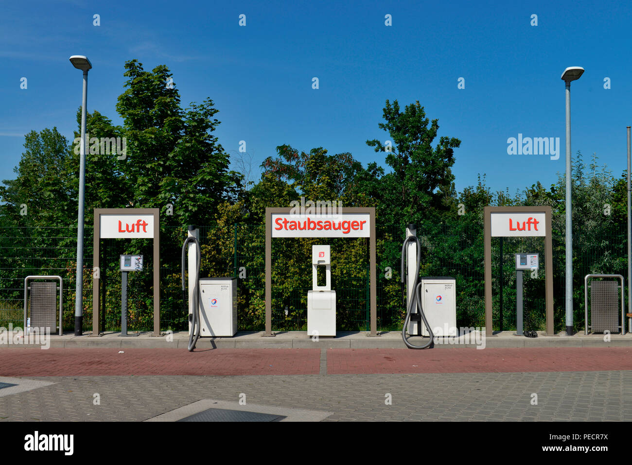 Luftdruck, Staubsauger, Tankstelle, Sachsendamm, Tempelhof, Berlin, Deutschland Banque D'Images