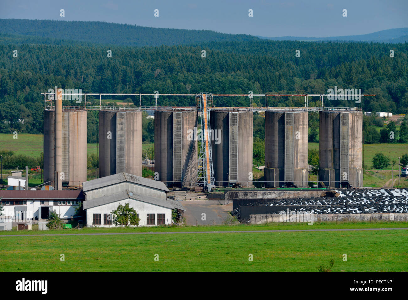 Silos, Milch Land GmbH, Veilsdorf, Thuringe, Allemagne Banque D'Images