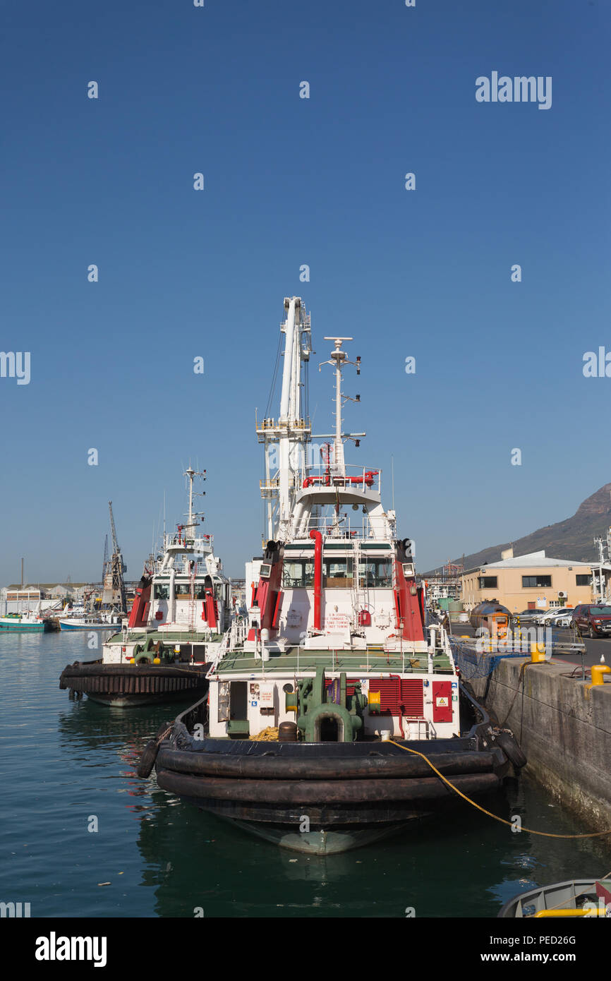 Les remorqueurs amarrés à quai dans le port ou le port de Cape Town, Afrique du Sud Banque D'Images