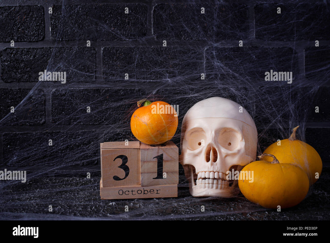 Calendrier en bois avec fond Halloween Banque D'Images