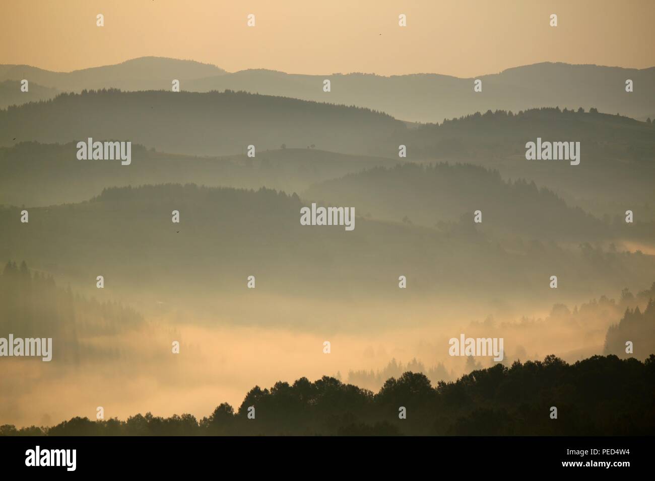 Lever du soleil dans les montagnes Banque D'Images