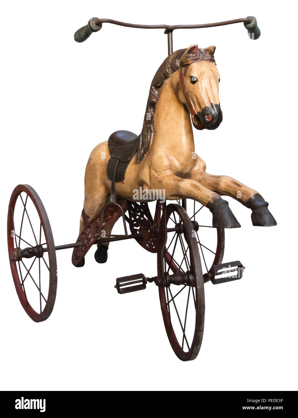 Antikes Dreirad für Kinder mit einem Pferd und Speichenrädern bemalten aus Holz Banque D'Images