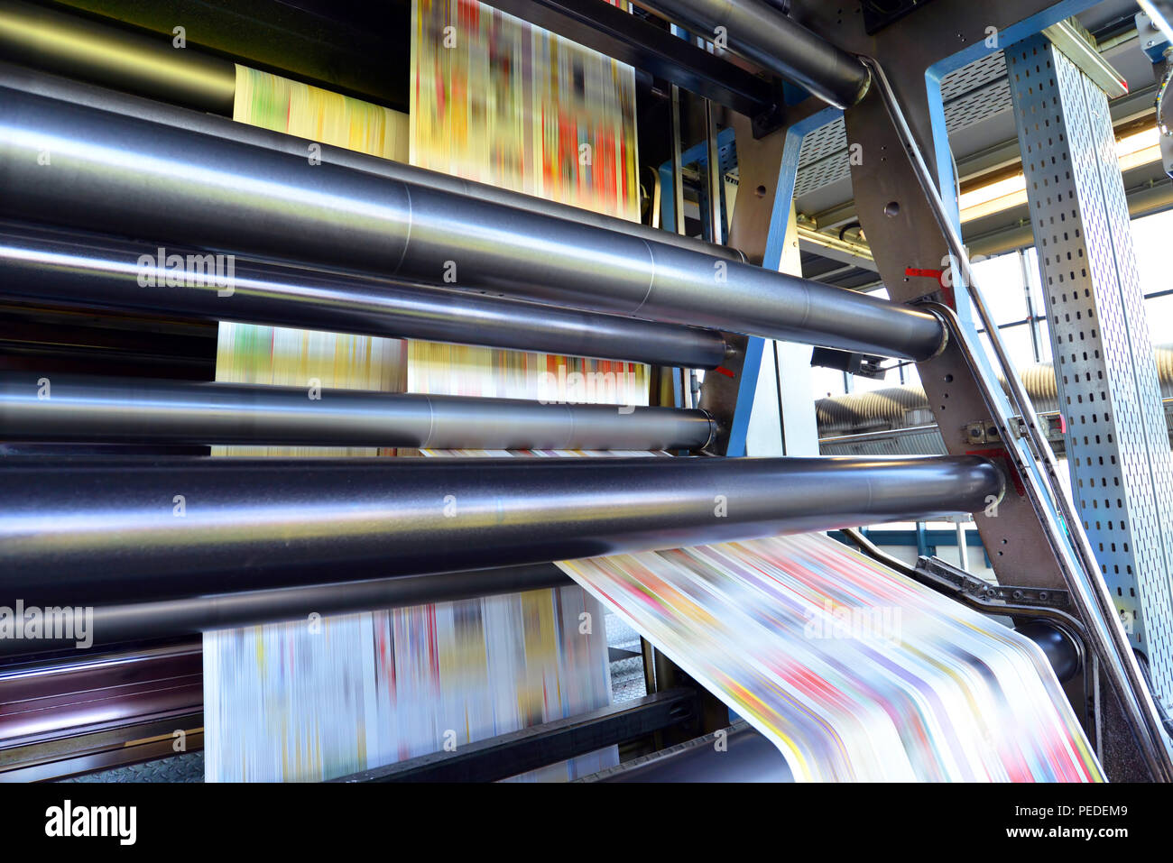 Rouleaux d'impression offset machine dans une grande boutique d'impression pour la production de journaux et magazines Banque D'Images