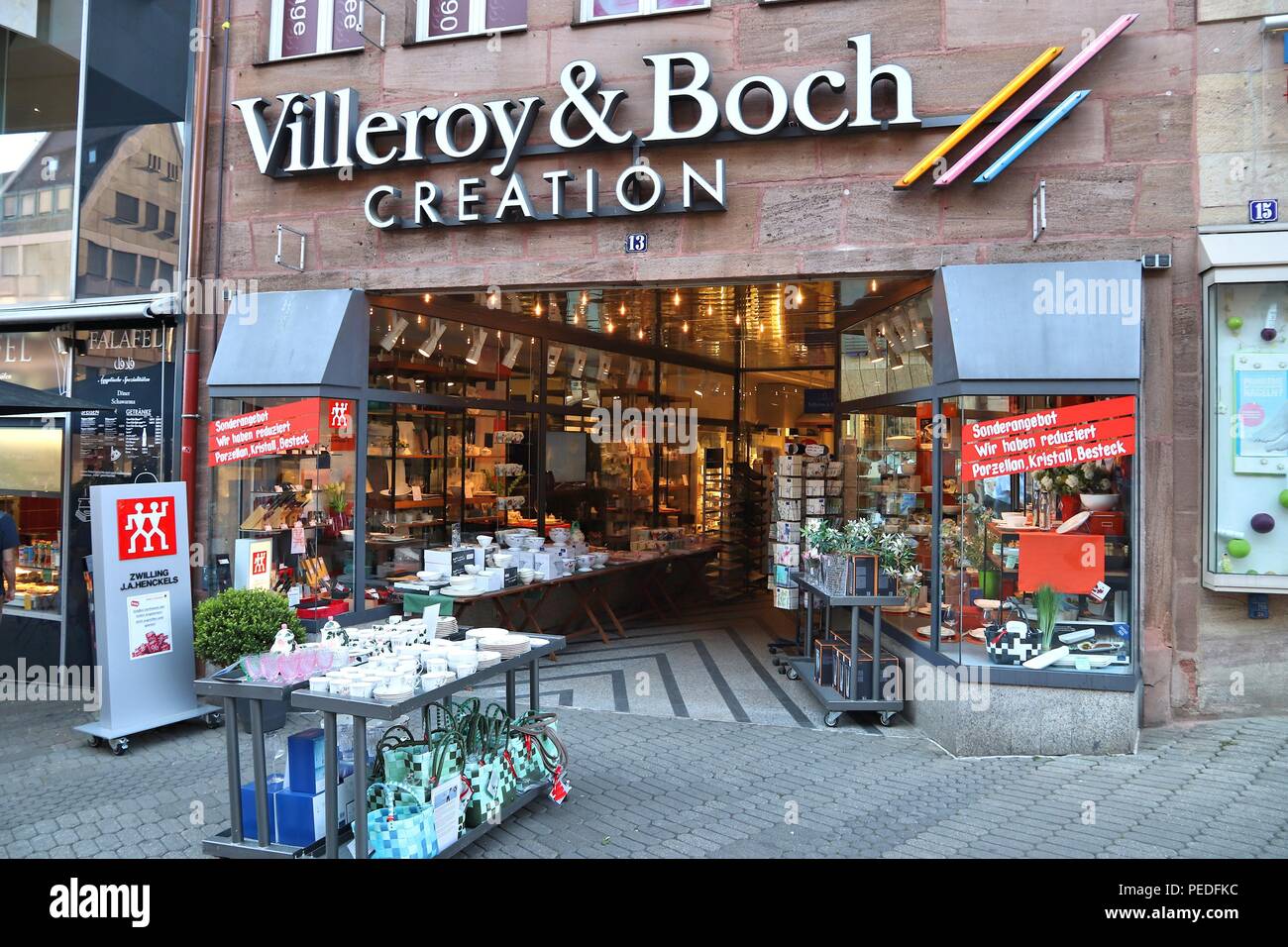 NUREMBERG, ALLEMAGNE - le 7 mai 2018 : Villeroy et Boch ustensiles de cuisine magasin de marque à Nuremberg, Allemagne. Villeroy & Boch est un grand c Fabrication de céramique Banque D'Images