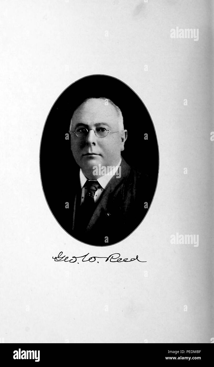 Photographie noir et blanc portrait de l'éminent avocat d'Oakland, George W Reed, illustré à partir de la poitrine vers le haut, face à la caméra, avec une expression sérieuse sur son visage, le port de lunettes cerclées de fil et d'un costume sombre et cravate, à partir du volume "Histoire de l'État de Californie et l'enregistrement d'Oakland biographiques et des environs, ' écrit par JM (James Miller), Guinn et publié à Los Angeles par le registre historique du Co, 1907. Avec la permission de Internet Archive. () Banque D'Images