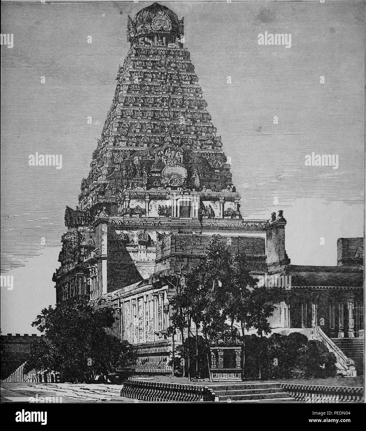 Photographie en noir et blanc d'un temple indien, peut-être la dynastie Chola Temple de Brihadisvara, situé à Thanjavur, Tamil Nadu, Inde, 1884. Avec la permission de Internet Archive. () Banque D'Images