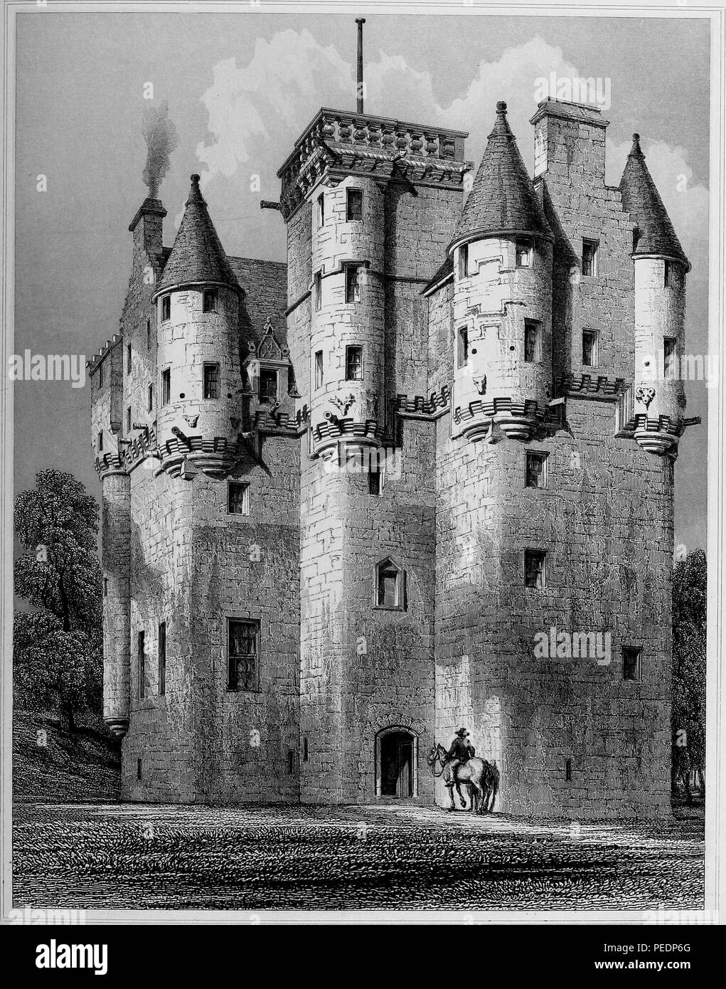 Photographie noir et blanc montrant une vue de 'Craigievar Castle, ' une structure de style baronnial écossais avec plusieurs tourelles et une harled (plâtré) extérieur, situé à Alfortville, Aberdeenshire, Ecosse, avec un homme à cheval au premier plan, gravée par JH Le Keux D'après un dessin de RW Billings, 1845. Avec la permission de Internet Archive. () Banque D'Images