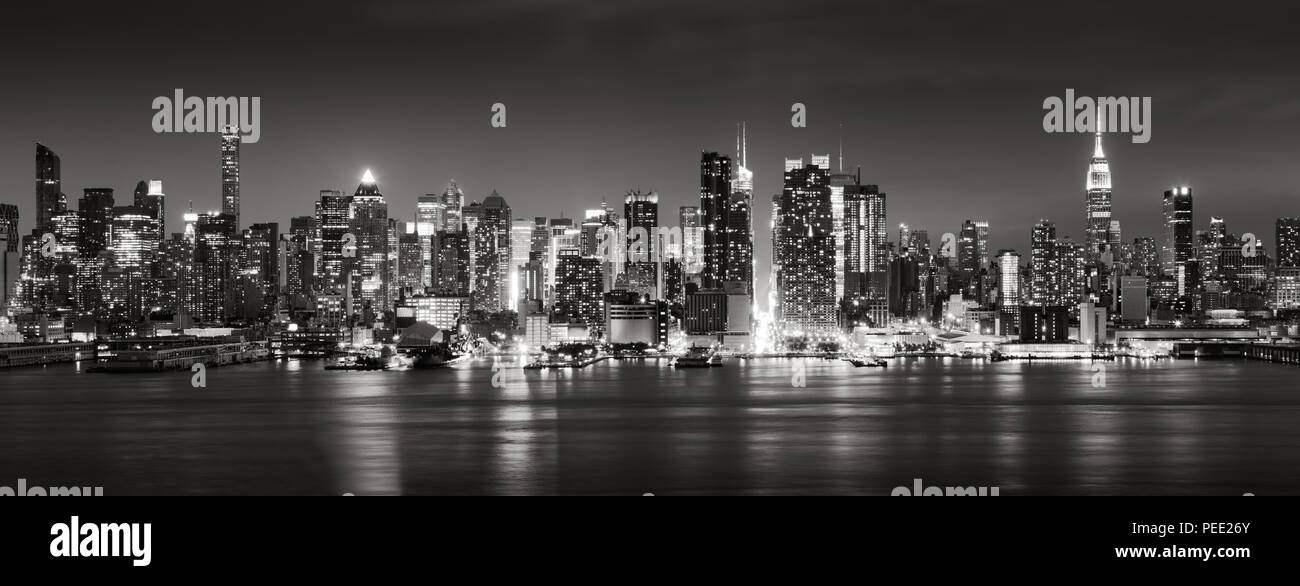 Noir & Blanc panoramique vue sur Midtown West gratte-ciel avec la rivière Hudson. Manhattan, New York City Banque D'Images