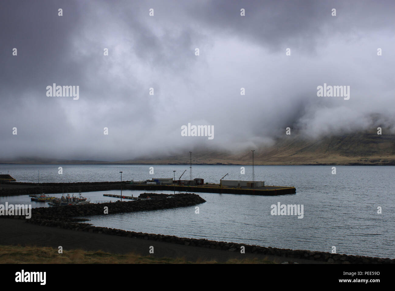 Storm brewing dans l'Est de l'Islande, Fjords Banque D'Images