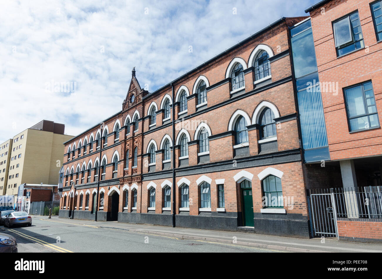 Ancienne usine de brique rouge, Allison Street Digbeth Birmingham, qui a été converti en logement Banque D'Images