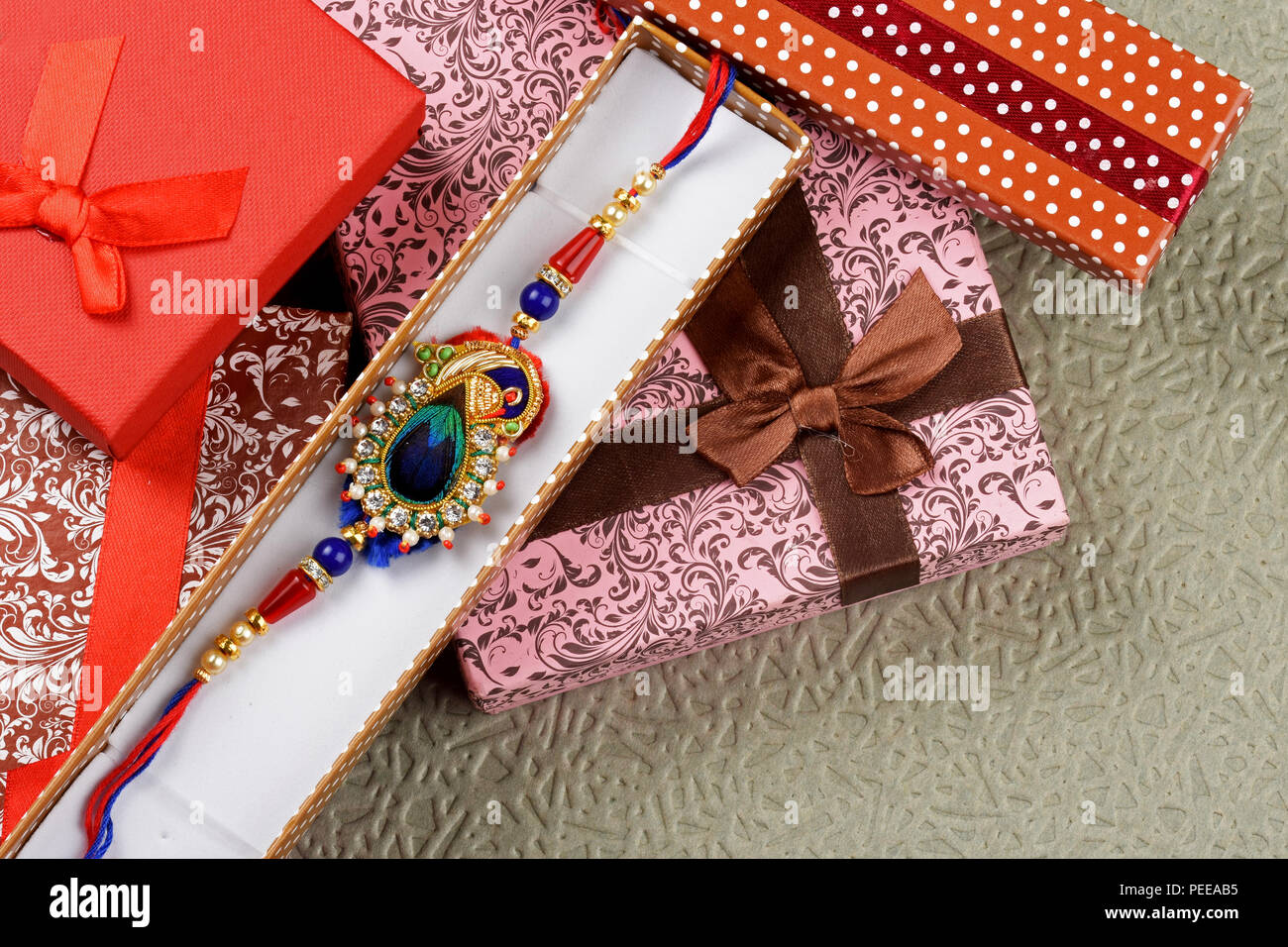 Festival indien Raksha bandhan, rakhi avec Don Banque D'Images Festival indien Raksha bandhan, rakhi avec Don Banque D'Images