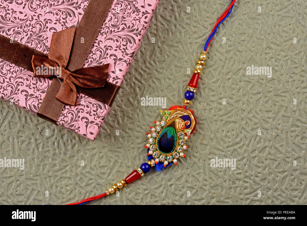 Festival indien Raksha bandhan, rakhi avec Don Banque D'Images Festival indien Raksha bandhan, rakhi avec Don Banque D'Images