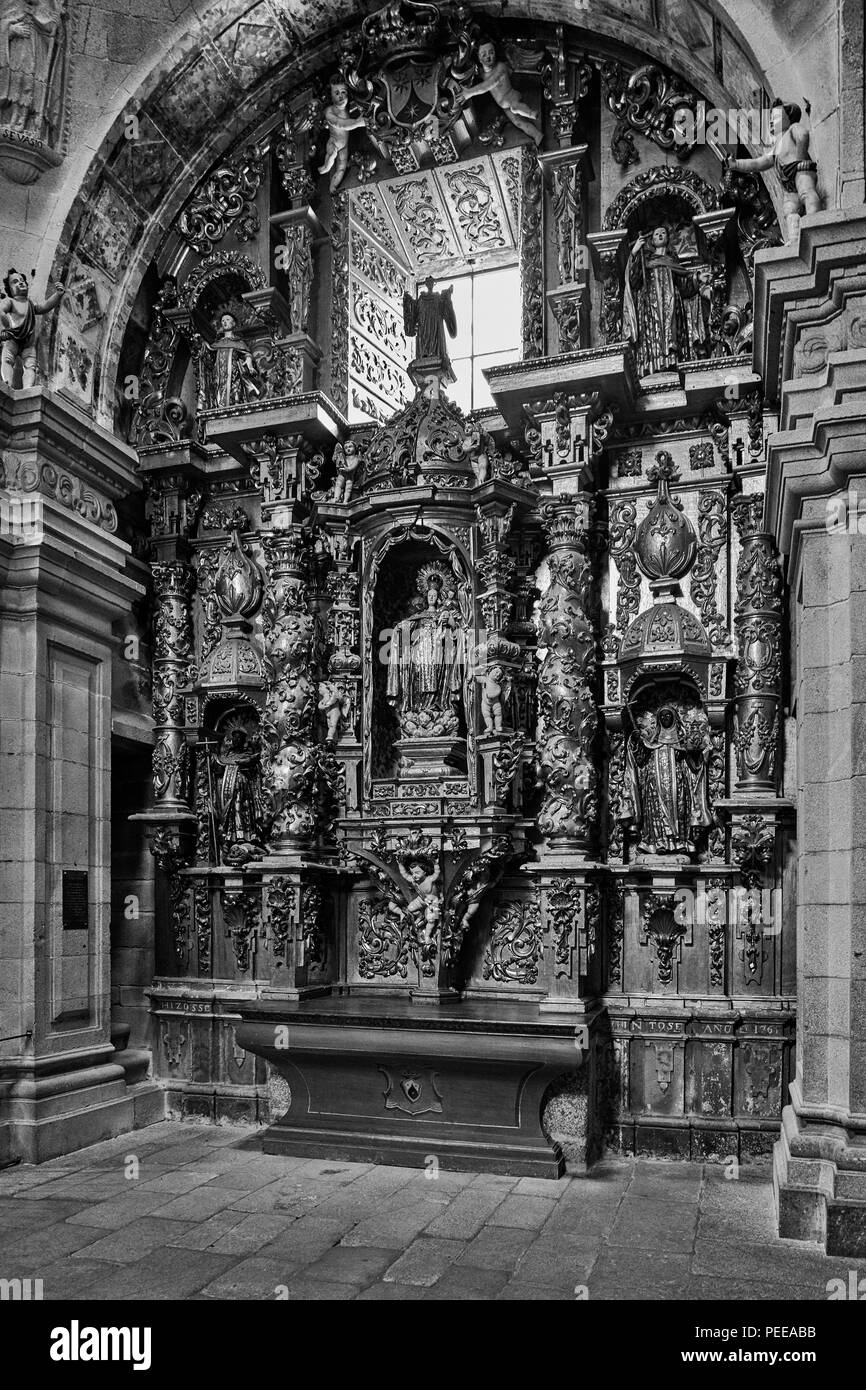 Chapelle avec une sculpture de la Vierge Marie et le Niño Jesus, dans la Cathédrale de Tui, Pontevedra, Galice, Espagne, Europe Banque D'Images