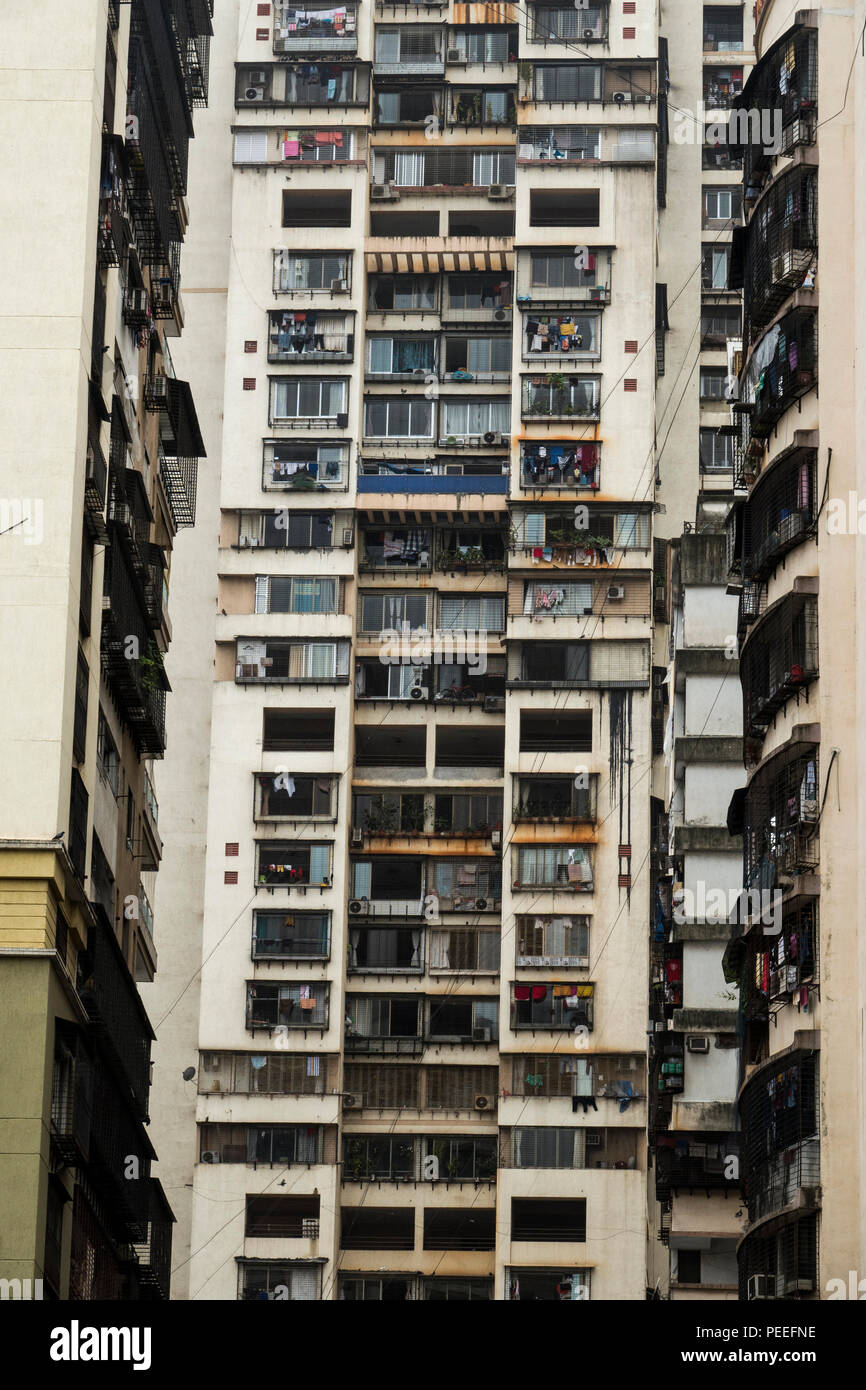 La haute tour d'habitation vivant au centre-ville de Mumbai, Inde Banque D'Images