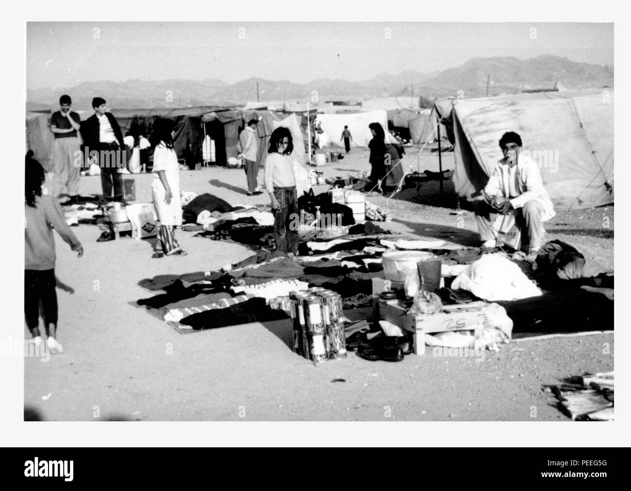 Camp de Silopi, Turquie : des familles de réfugiés kurdes vivent en communautés de tente en attendant de reconstruire. Banque D'Images
