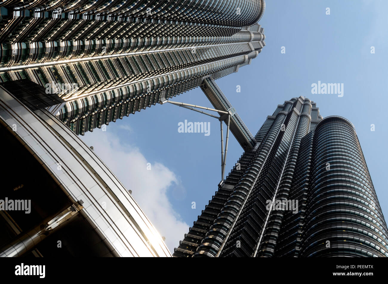 Kuala Lumpur, Tours Jumelles Petronas, blue sy Banque D'Images