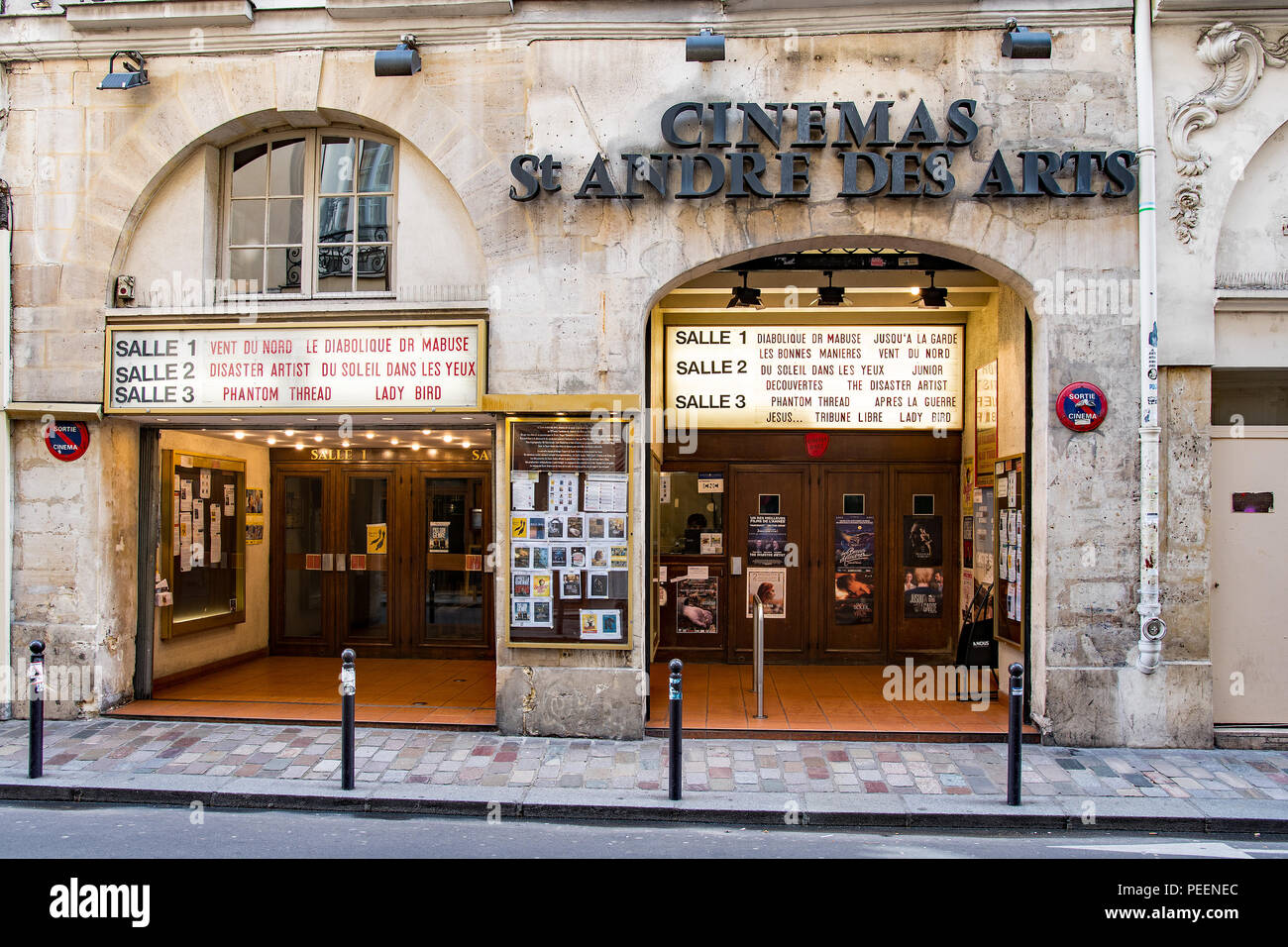 Entrée d'un vieux cinéma Banque D'Images