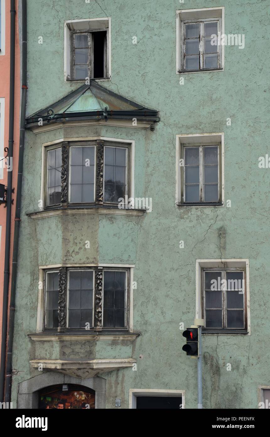 Innsbruck, die Hauptstadt Tirols, Österreich (Autriche) : Altstadthäuser Am Ufer des Inn dans der Vorstadt Hötting Banque D'Images